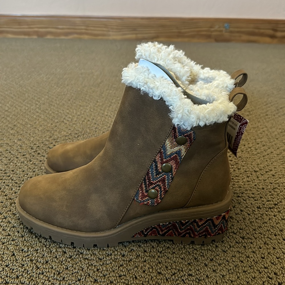 NWT Muk Luks Boots